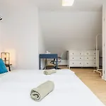 The Golden Mezzanine In Apartamento Bratislava