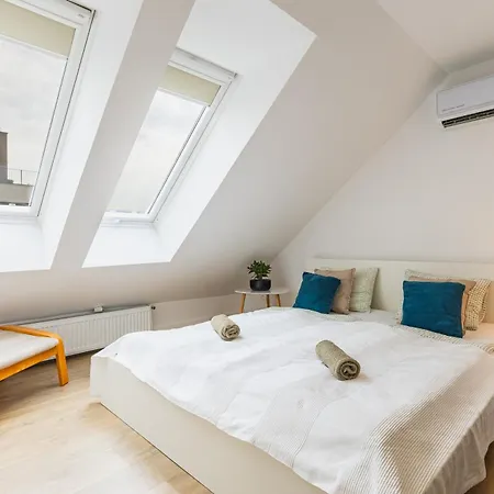 شقة The Golden Mezzanine In *